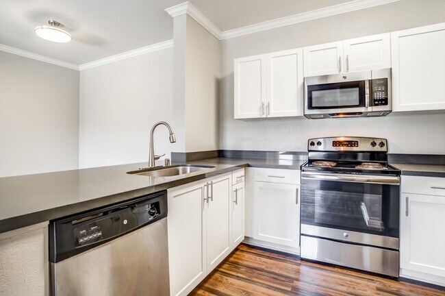 Building Photo - ZZZThe Tides