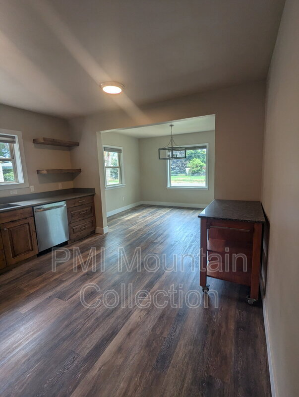 Building Photo - 249 S 400 E