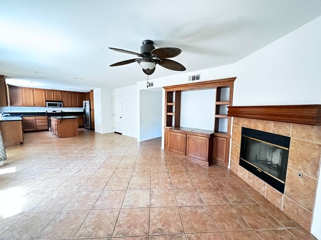 Building Photo - 4 bedroom home. New Carpet!