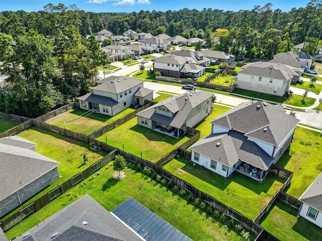 Building Photo - 14245 Lake Lodge Dr
