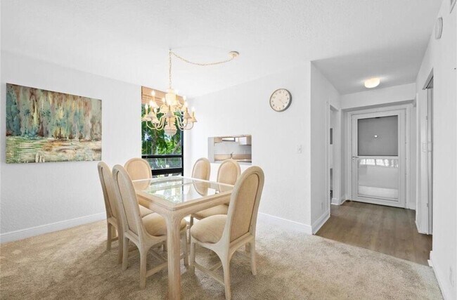 Building Photo - 4800 Bayview Dr