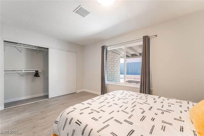 Building Photo - 3209 Kings Way