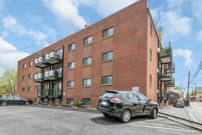 Building Photo - Beautiful 2 bedroom Condo in the Heart of ...