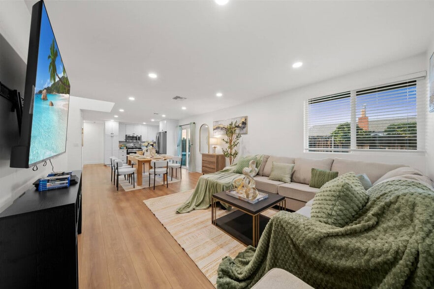 Building Photo - 1676 Raynell Way