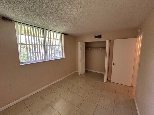 Building Photo - 7173 Orange Dr