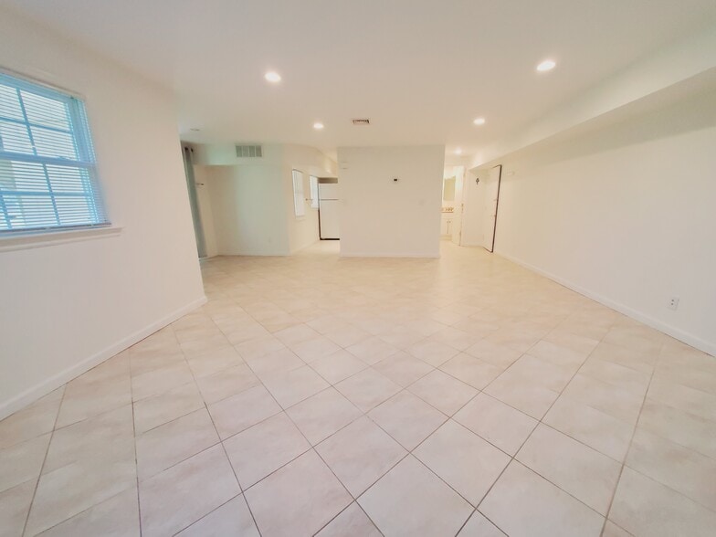 Building Photo - 74 Coventry Rd