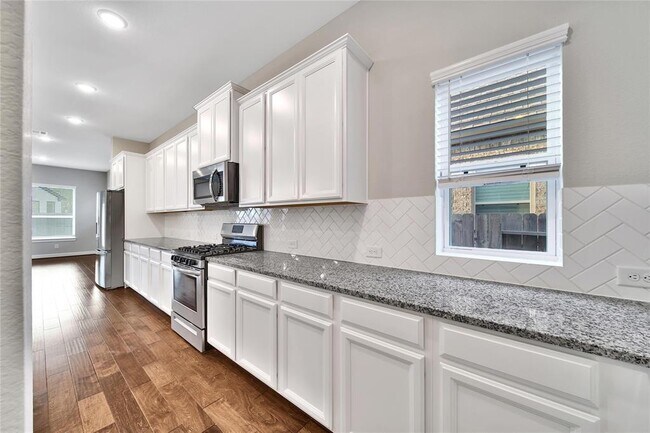 Building Photo - 32193 Park Plains Dr