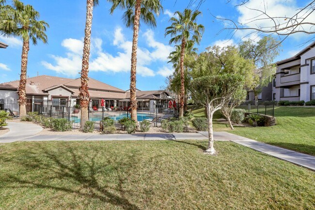 Building Photo - Bright Ground-Floor Condo in Gated Traverse Point with Pool & Spa Amenities