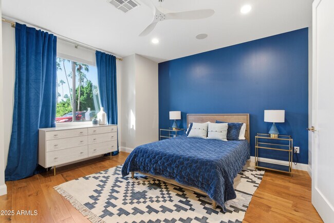 Building Photo - 4601 N Royal View Dr