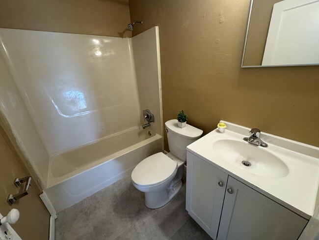 Building Photo - Room to Breathe! 4-Bedroom Springfield Home Ready Now!