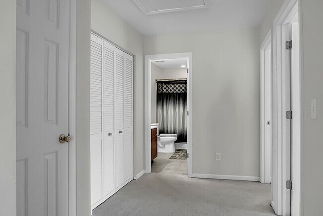 Building Photo - 334 Albrighton Way