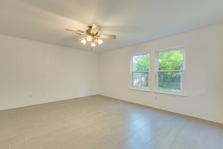 Building Photo - 162 Madisons Way