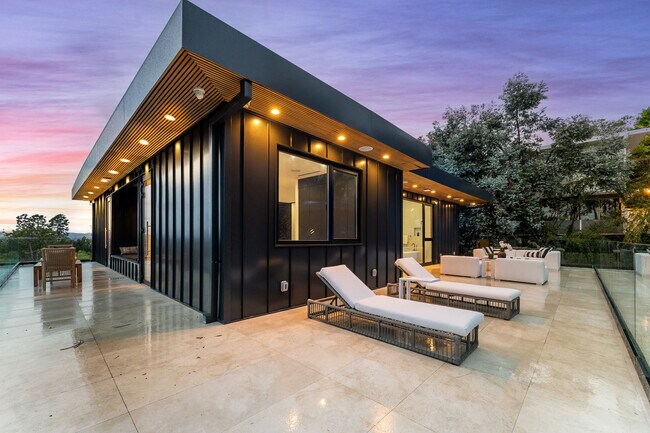 Building Photo - 9031 Alto Cedro Dr