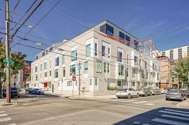 Building Photo - 1301 Bainbridge St