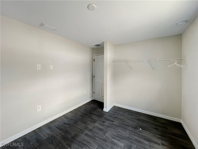 Building Photo - 1304 W 12th St