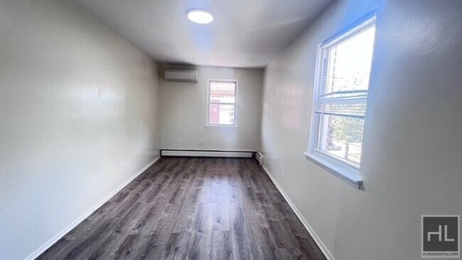 Building Photo - NEWLY RENOVATED 2 BEDROOM/2 FULL BATHROOMS...