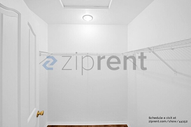 Building Photo - 27015 Hemingway Ct