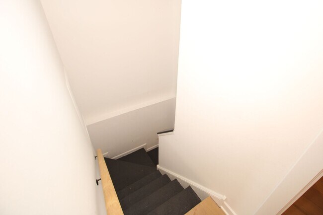 Building Photo - Spacious 2 bedroom unit in a great area in Graduate hospital