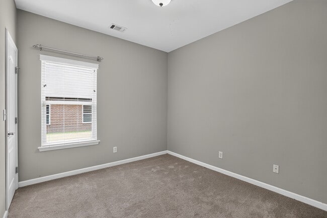 Building Photo - 265 Oxmoor Pl
