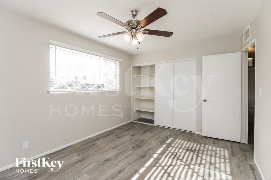 Building Photo - 2030 E Aspen Ave