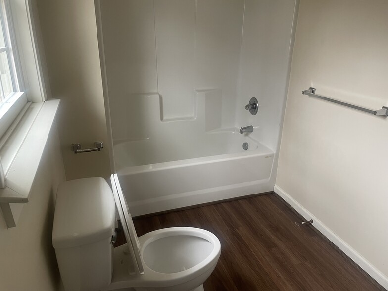 Building Photo - 41 Briarcliff Dr