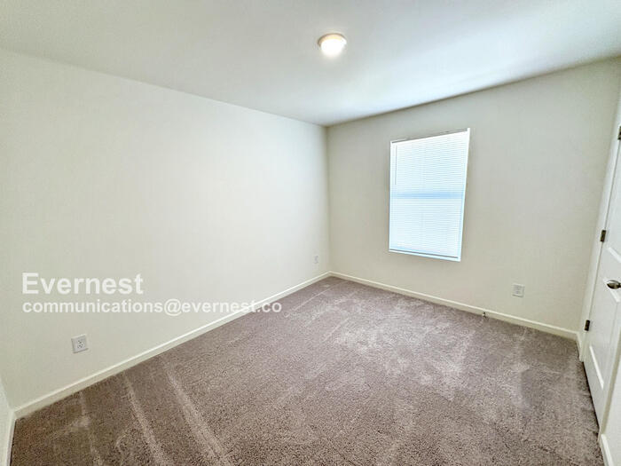 Building Photo - 135 Flowering Cherry St