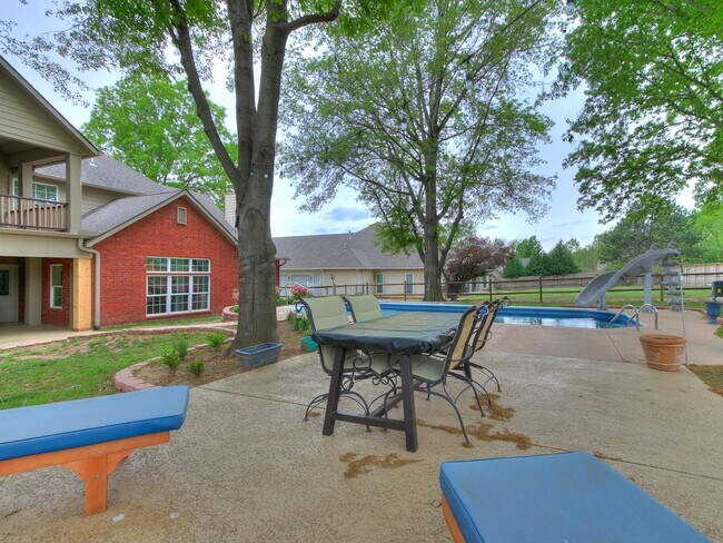 Building Photo - This stunning 4-bedroom, 3.5-bathroom home...