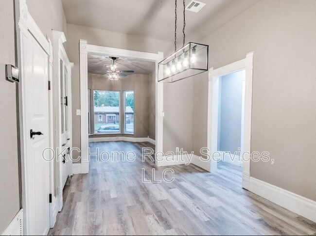 Building Photo - 501 E Springer Ave