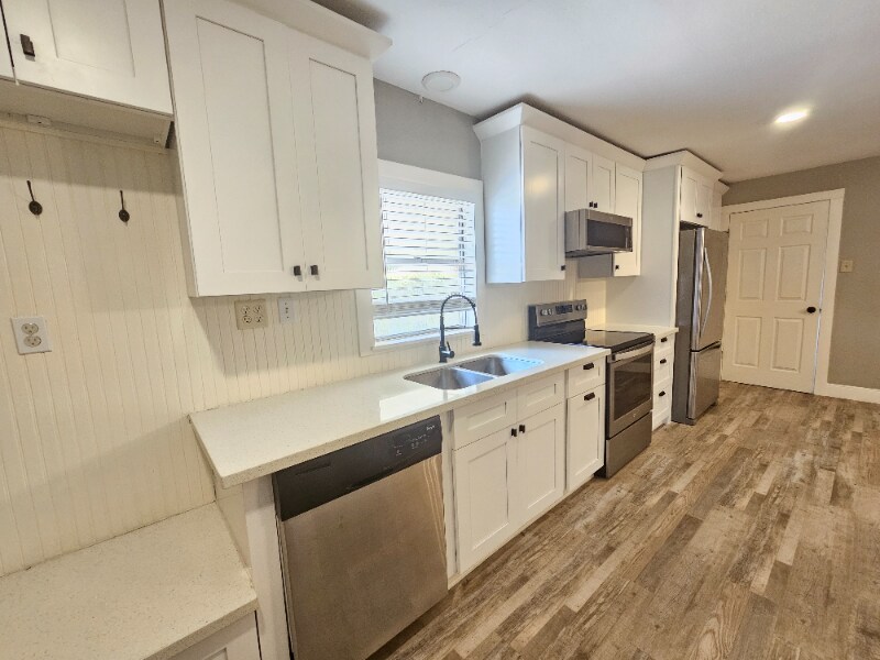 Building Photo - 513 S La Grange St