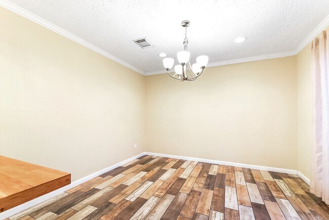 Building Photo - 215 Gentilly Dr