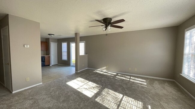 Building Photo - 3 Bedroom, 2.5 Bath Home Located in South Lafayette