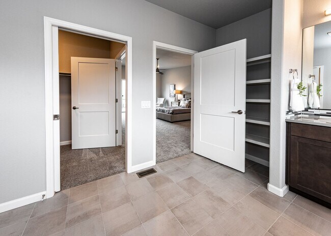 Building Photo - Urbanite Living at It's Finest Westside Lu...