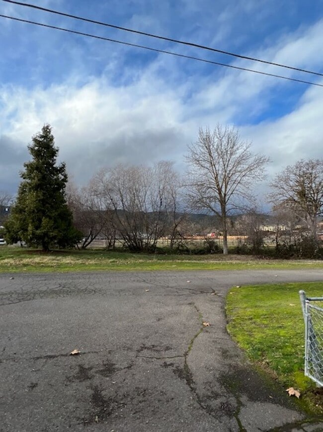 Building Photo - 310 8th St