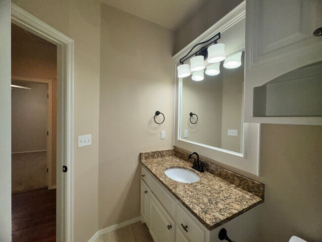 Building Photo - 3 Bed 2 Bath in Edmond!