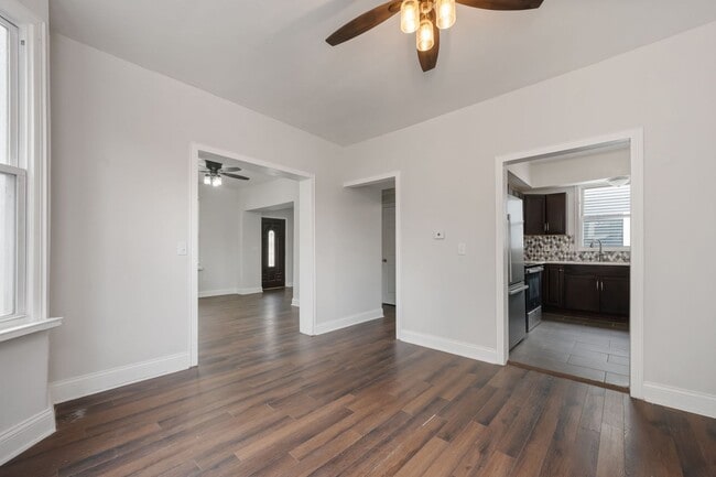 Building Photo - Madisonville- Charming 3+ bedroom 1.5 Bath, 1 car detached