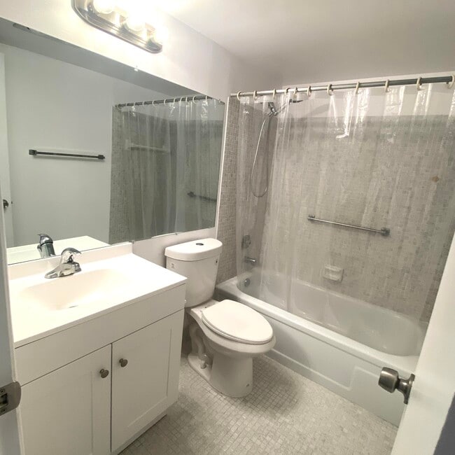 Building Photo - 286 Tilford N