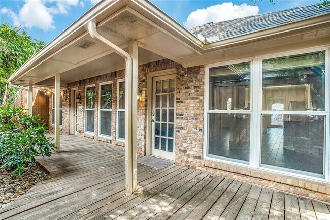 Building Photo - 9127 Valley Chapel Ln