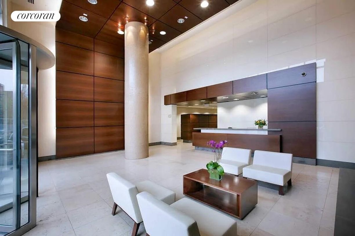 Building Photo - 306 Gold St