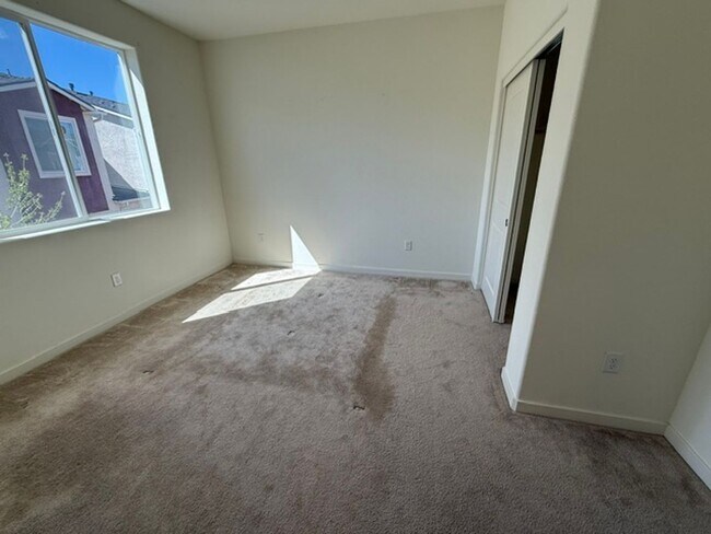 Building Photo - Charming Sun Valley Home with Generous Yard