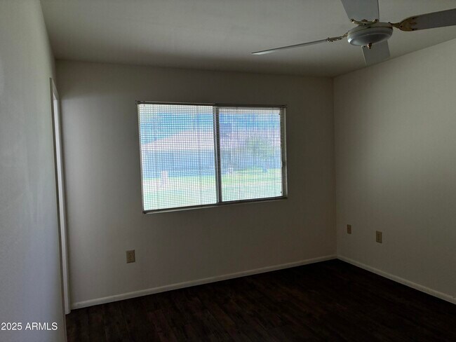 Building Photo - 10120 W Kingswood Cir