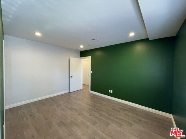 Building Photo - 5733 1/2 Fulcher Ave