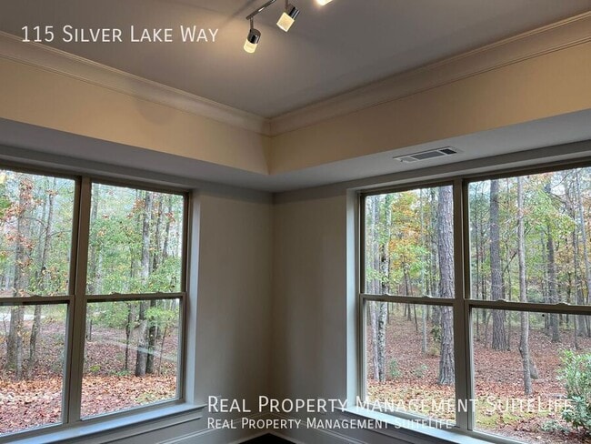 Building Photo - 115 Silver Lake Way