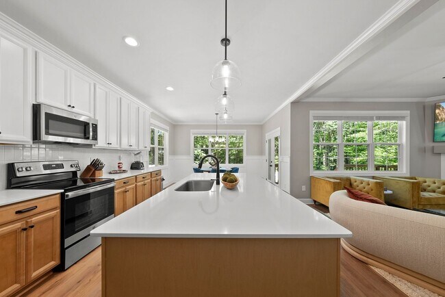 Building Photo - Charming Modern Farmhouse with 3 Bedrooms ...