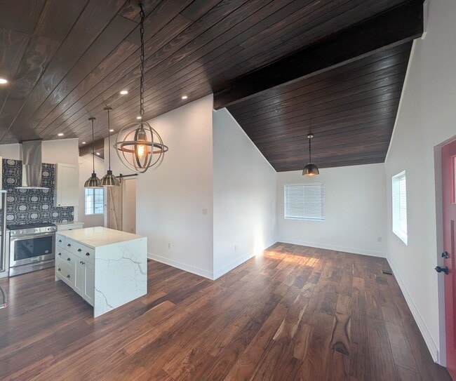 Building Photo - Beautifully Renovated 2 Bedroom in Oceanside!