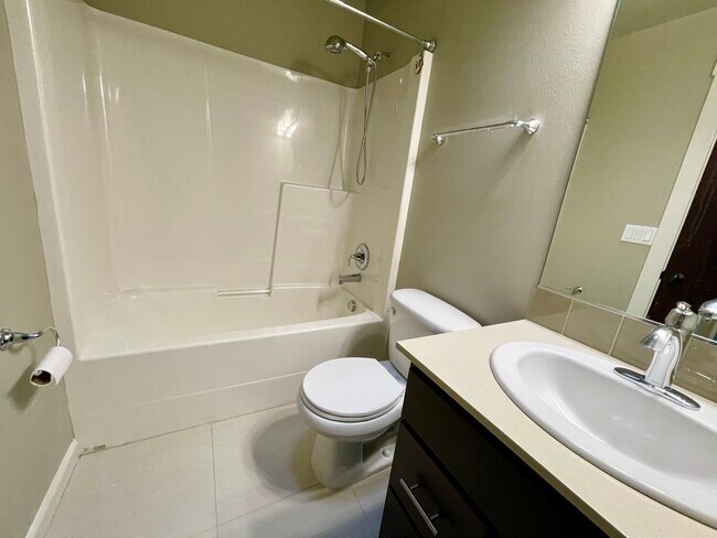 Building Photo - 17831 NE 95th Ct