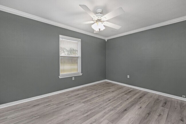 Building Photo - Charming 3 Bedroom Home in Pine Meadows – Prime Fort Walton Beach Location