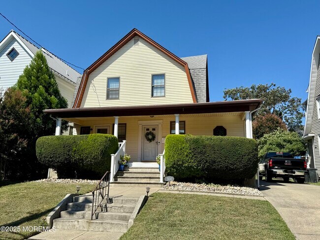 Primary Photo - 304 Lareine Ave