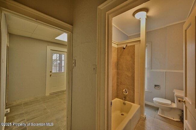 Building Photo - 1416 Capouse Ave