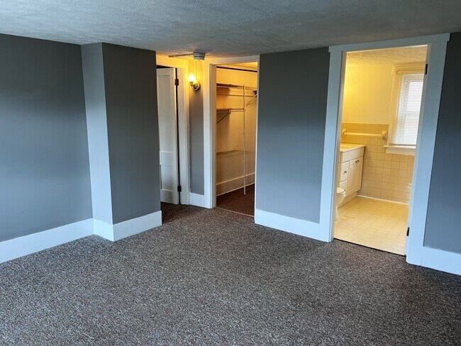 Building Photo - 17 Elm St