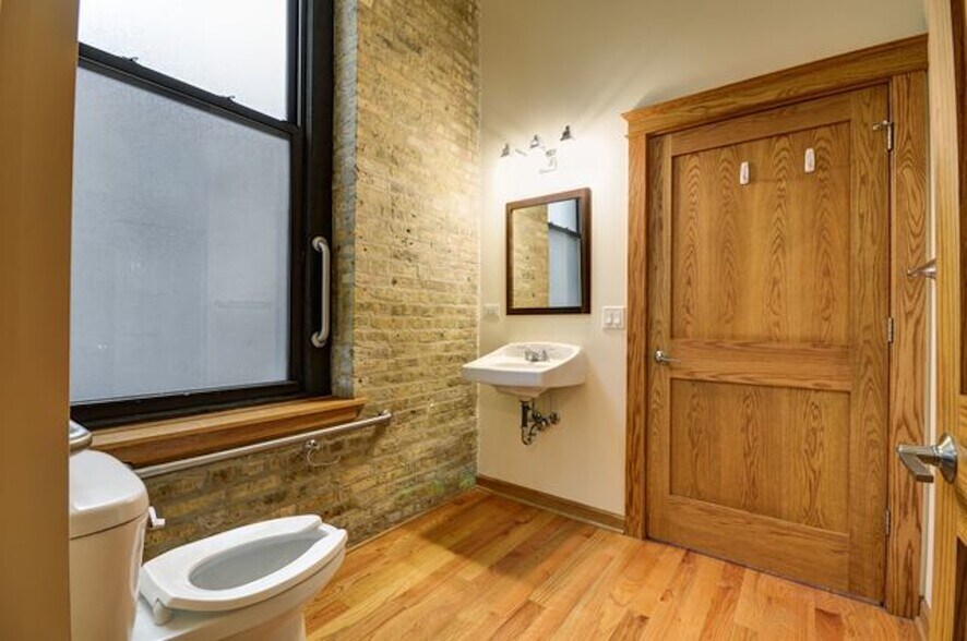 Building Photo - 123 N Jefferson St